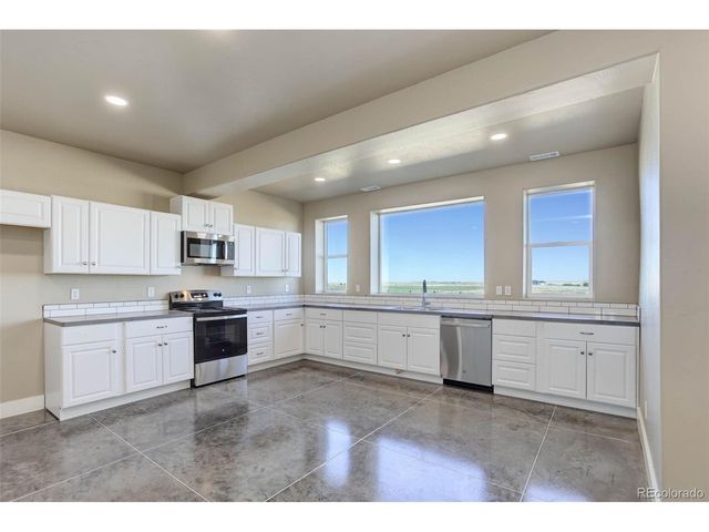 45425 Wolf Creek Dr, Bennett, CO 80102