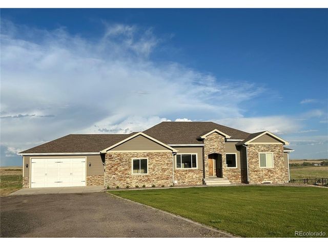 45425 Wolf Creek Dr, Bennett, CO 80102