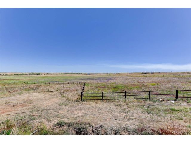 45425 Wolf Creek Dr, Bennett, CO 80102