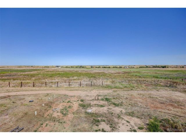 45425 Wolf Creek Dr, Bennett, CO 80102