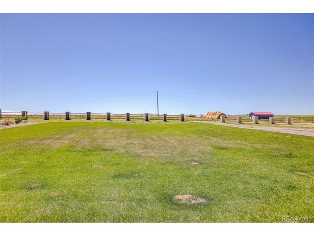 45425 Wolf Creek Dr, Bennett, CO 80102