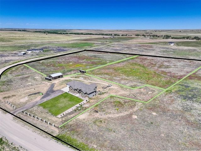 45425 Wolf Creek Dr, Bennett, CO 80102