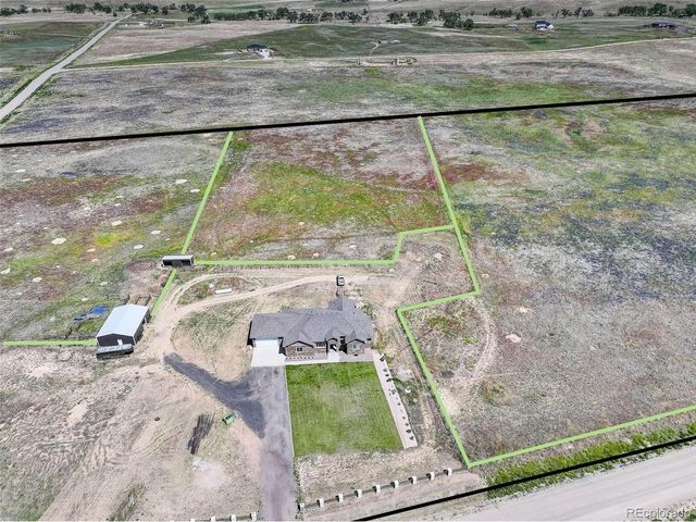 45425 Wolf Creek Dr, Bennett, CO 80102