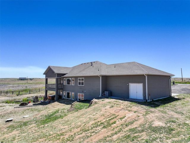 45425 Wolf Creek Dr, Bennett, CO 80102