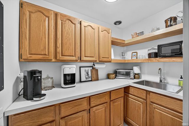 1345 E Victoria Street, South Bend, IN 46614