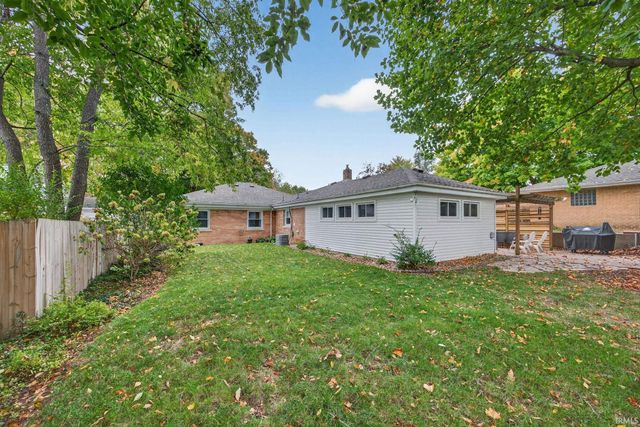 1345 E Victoria Street, South Bend, IN 46614