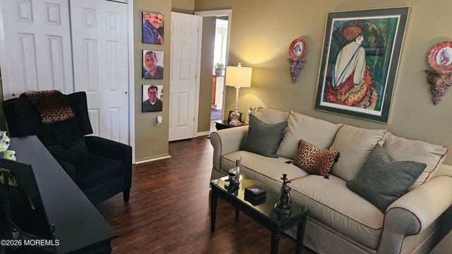 8 Beaumont Court, Toms River, NJ 08757