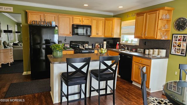 8 Beaumont Court, Toms River, NJ 08757