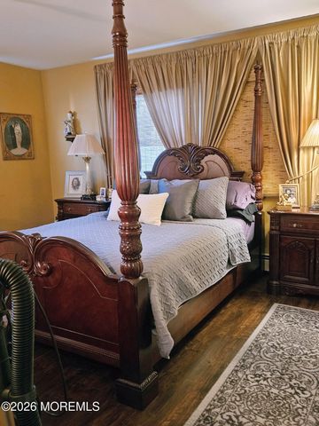 8 Beaumont Court, Toms River, NJ 08757