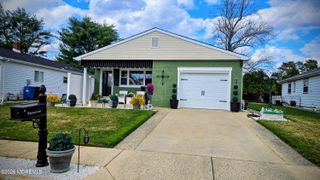 8 Beaumont Court, Toms River, NJ 08757