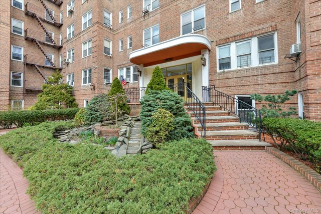 9941 64th Avenue E11, Rego Park, NY 11374
