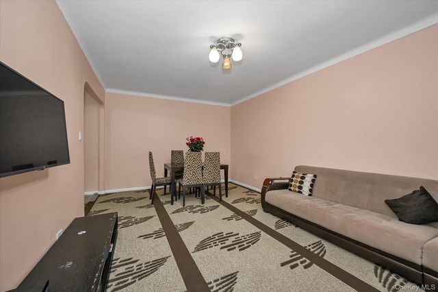 9941 64th Avenue E11, Rego Park, NY 11374