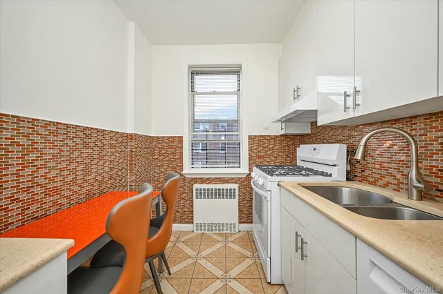 9941 64th Avenue E11, Rego Park, NY 11374