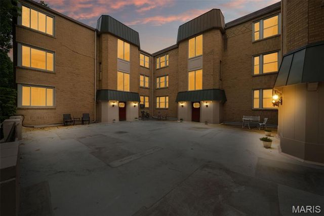 7542 York Drive 3E, St Louis, MO 63105