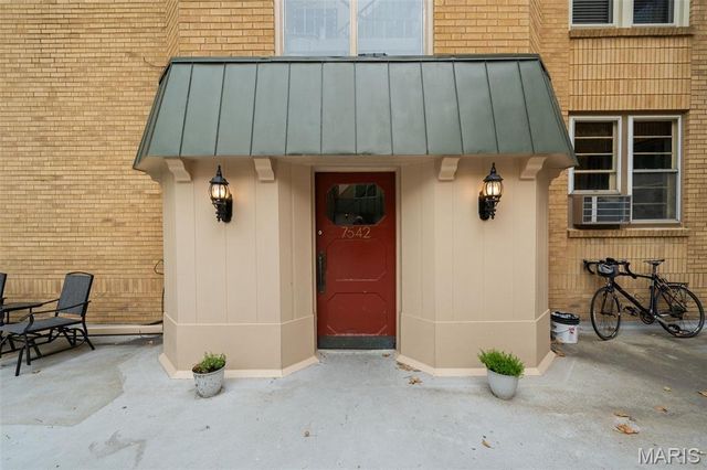 7542 York Drive 3E, St Louis, MO 63105