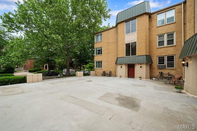 7542 York Drive 3E, St Louis, MO 63105