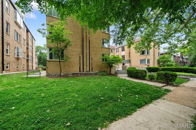 7542 York Drive 3E, St Louis, MO 63105