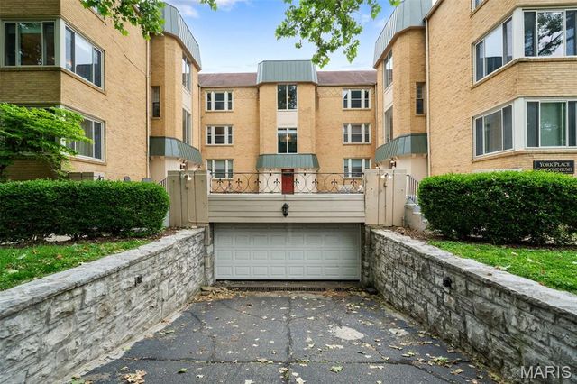 7542 York Drive 3E, St Louis, MO 63105