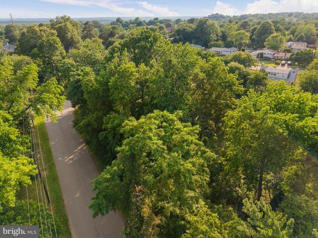 7054 CANTERBURY LN, Alexandria, VA 22306