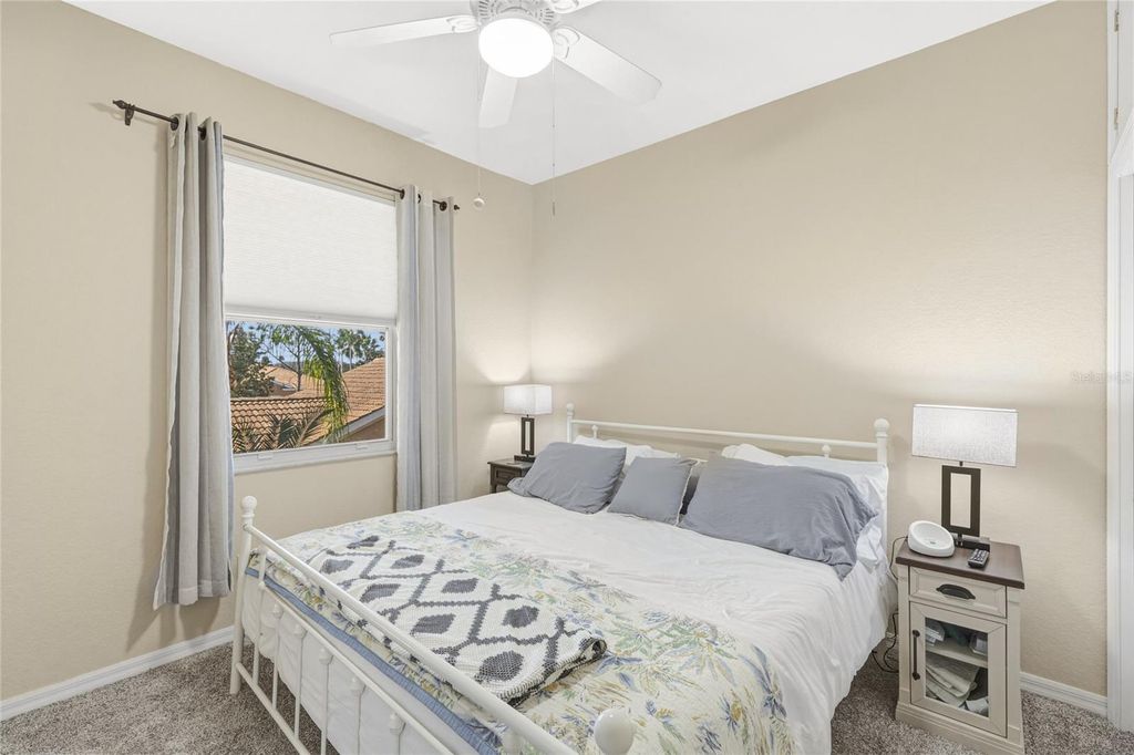 Image 13 of property listing at 811 FAIRWAYCOVE LANE 204, Bradenton, FL 34212