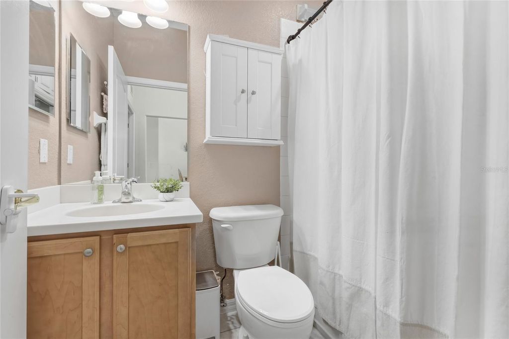 Image 15 of property listing at 811 FAIRWAYCOVE LANE 204, Bradenton, FL 34212