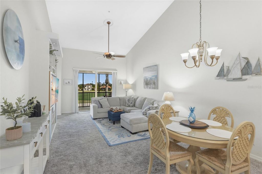 Image 7 of property listing at 811 FAIRWAYCOVE LANE 204, Bradenton, FL 34212