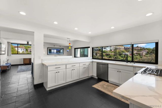 7949 Pasadena Avenue, La Mesa, CA 91941