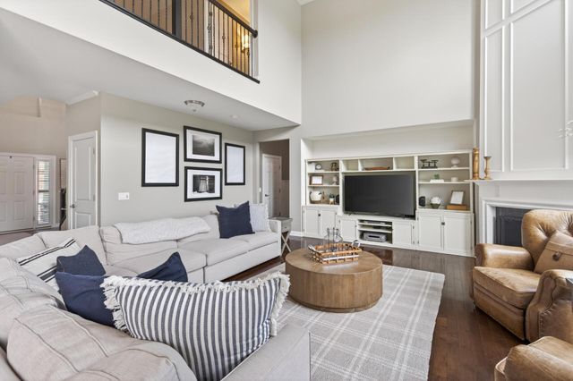 9081 Harrow Way, Eden Prairie, MN 55347