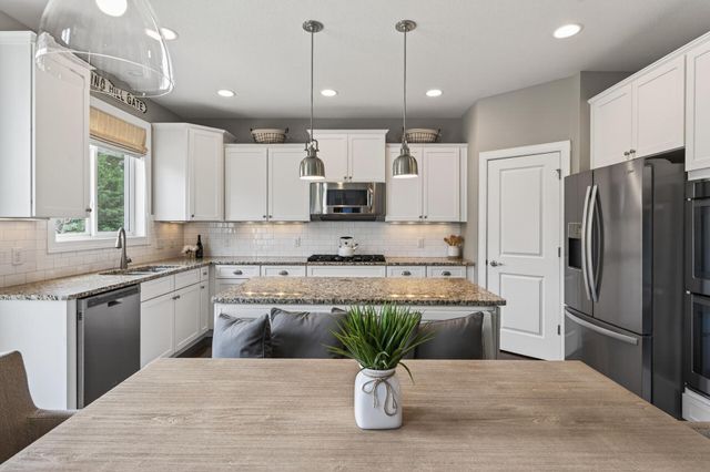 9081 Harrow Way, Eden Prairie, MN 55347
