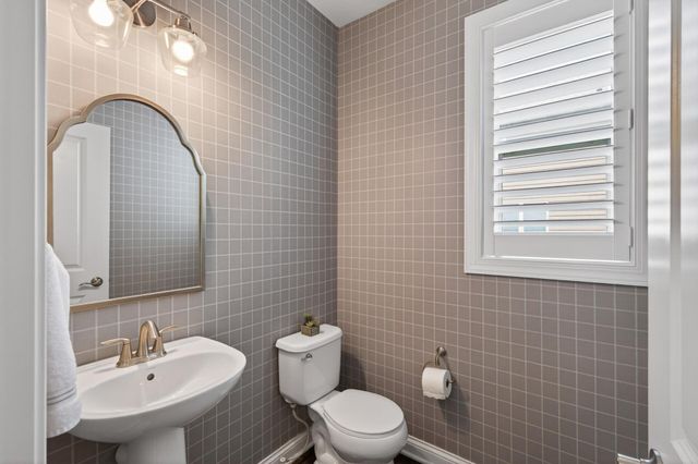 9081 Harrow Way, Eden Prairie, MN 55347
