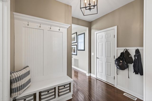 9081 Harrow Way, Eden Prairie, MN 55347