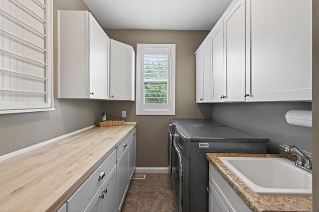 9081 Harrow Way, Eden Prairie, MN 55347