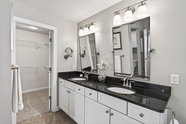 9081 Harrow Way, Eden Prairie, MN 55347