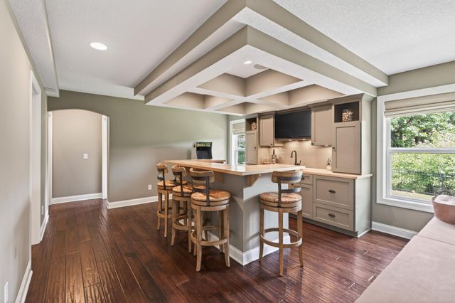 9081 Harrow Way, Eden Prairie, MN 55347