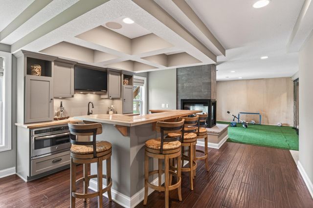 9081 Harrow Way, Eden Prairie, MN 55347
