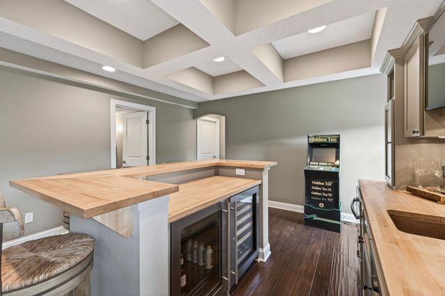 9081 Harrow Way, Eden Prairie, MN 55347