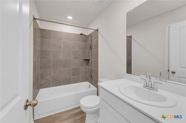 206 Bankside Drive, Hutto, TX 78634