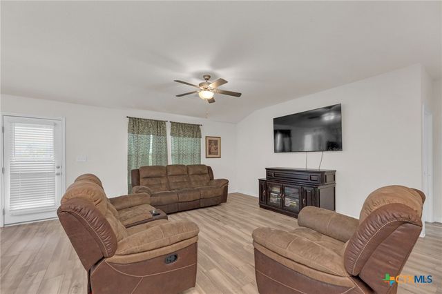 206 Bankside Drive, Hutto, TX 78634