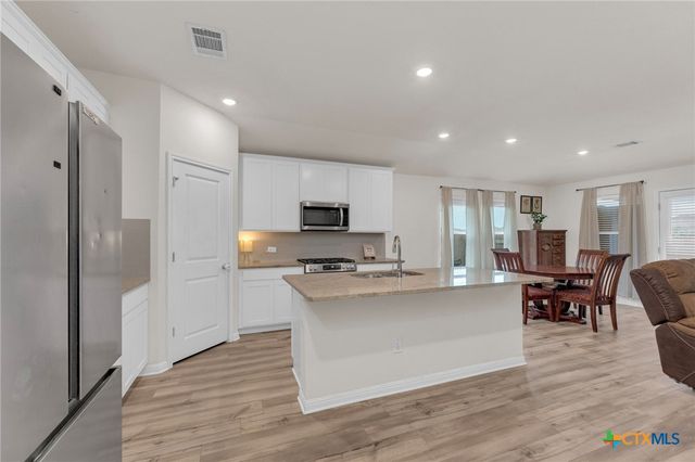 206 Bankside Drive, Hutto, TX 78634