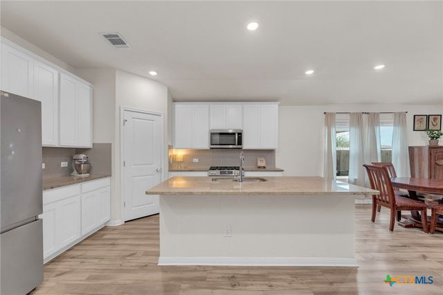 206 Bankside Drive, Hutto, TX 78634