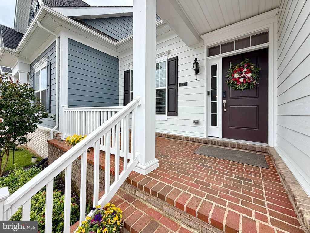 Image 1 of property listing at 306 BUCKEYE CIR, La Plata, MD 20646