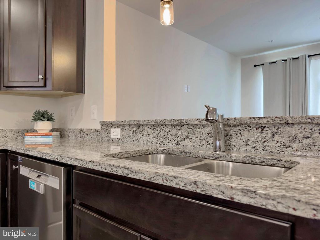 Image 13 of property listing at 306 BUCKEYE CIR, La Plata, MD 20646
