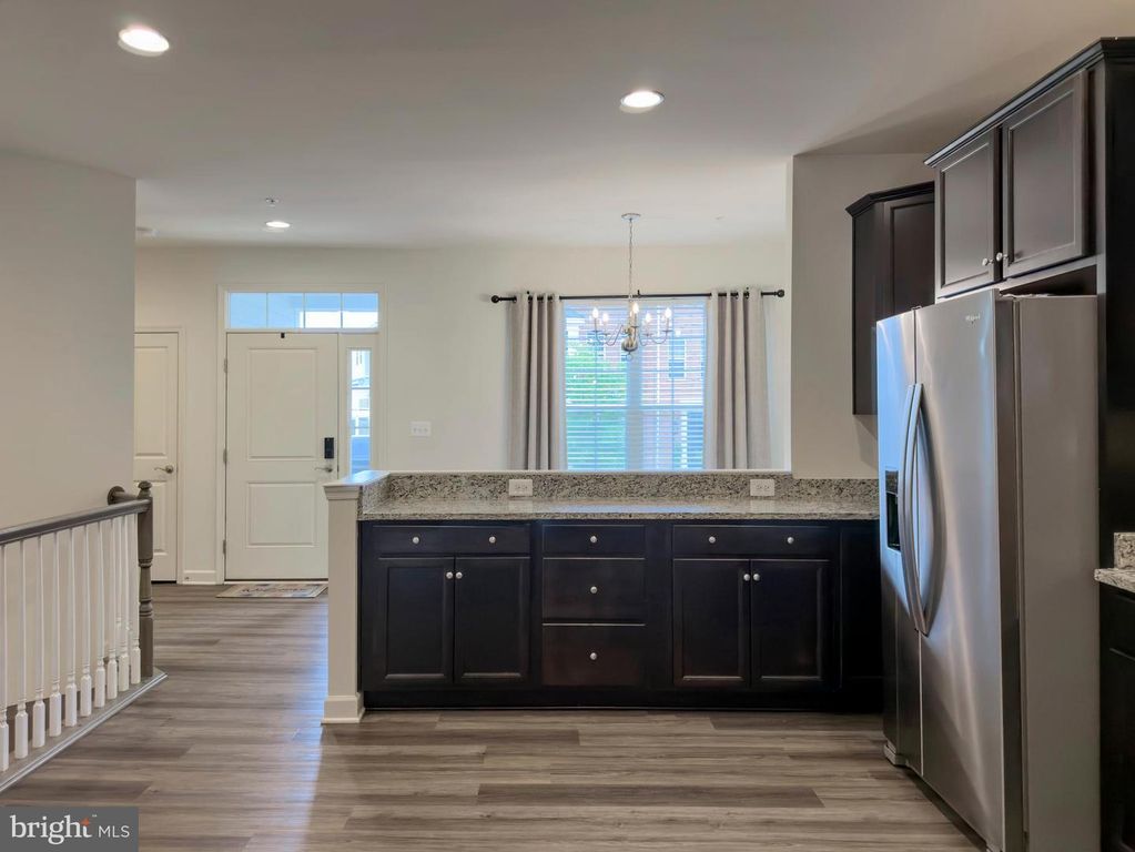Image 15 of property listing at 306 BUCKEYE CIR, La Plata, MD 20646