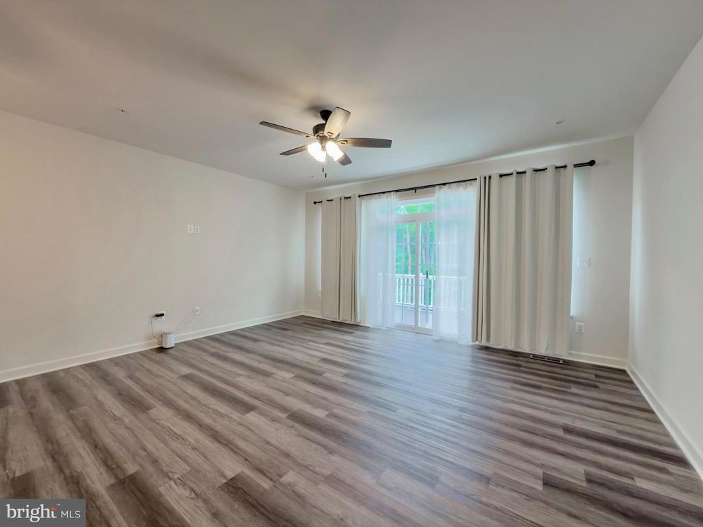 Image 17 of property listing at 306 BUCKEYE CIR, La Plata, MD 20646