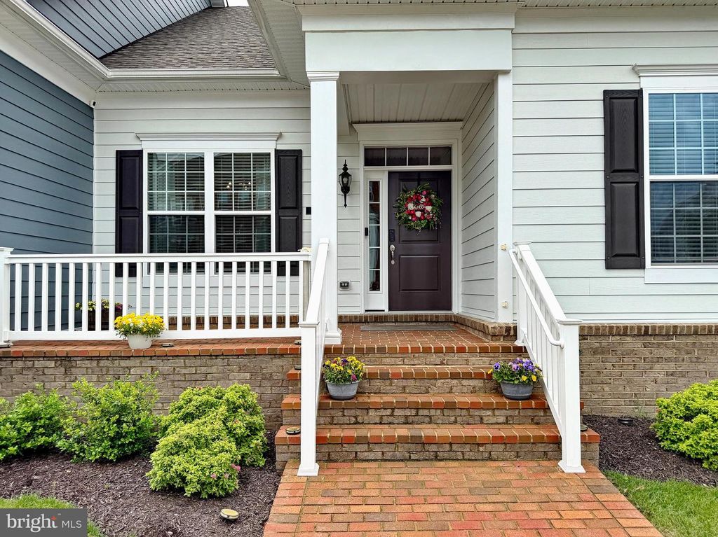 Image 2 of property listing at 306 BUCKEYE CIR, La Plata, MD 20646