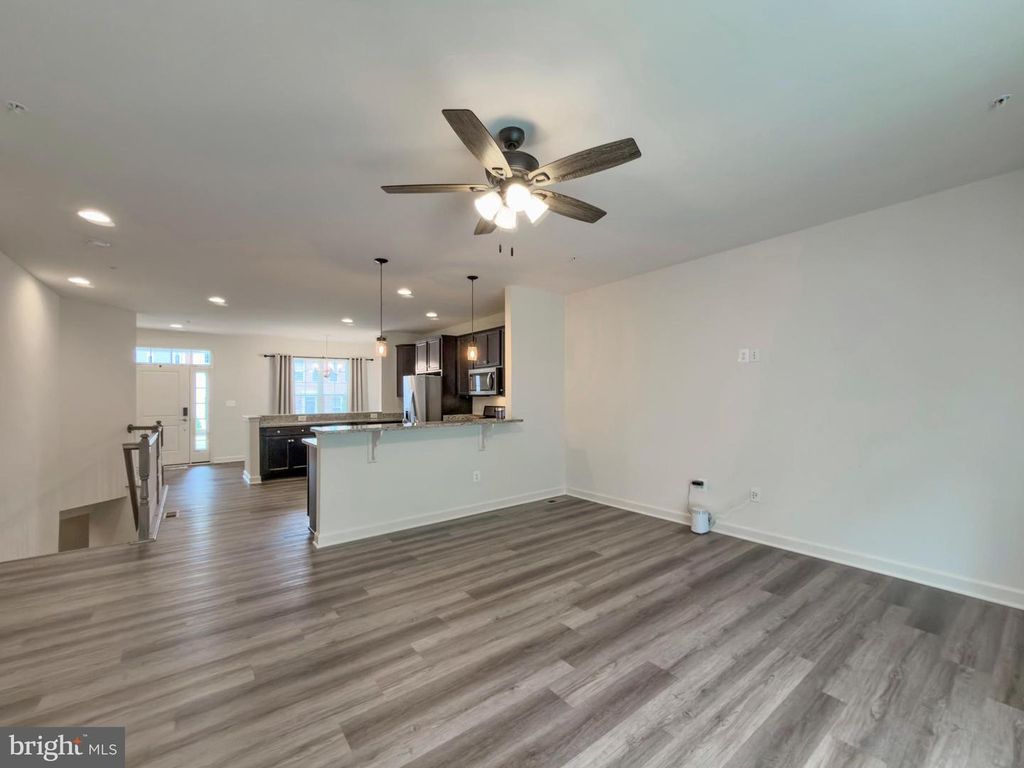 Image 21 of property listing at 306 BUCKEYE CIR, La Plata, MD 20646