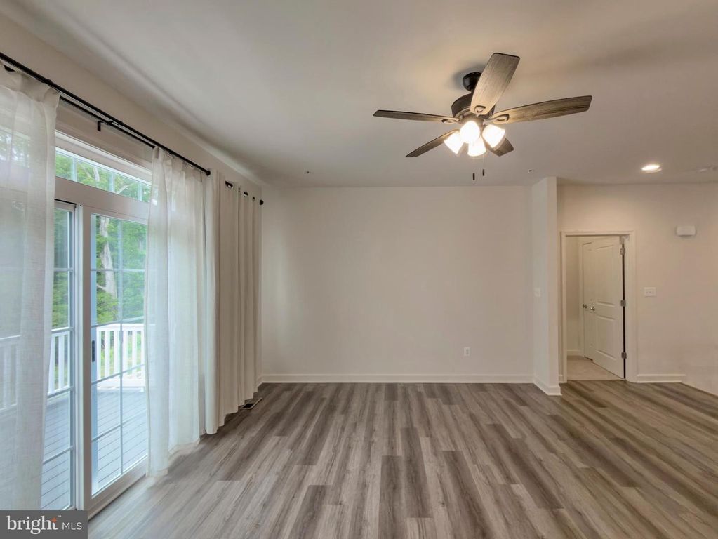 Image 22 of property listing at 306 BUCKEYE CIR, La Plata, MD 20646