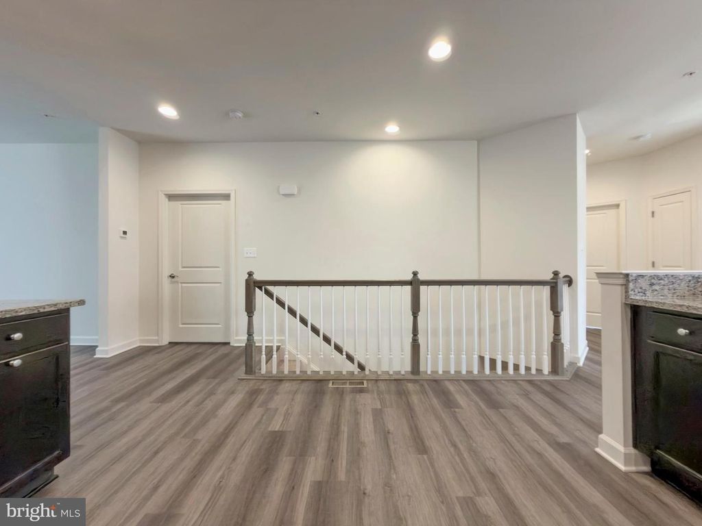 Image 23 of property listing at 306 BUCKEYE CIR, La Plata, MD 20646
