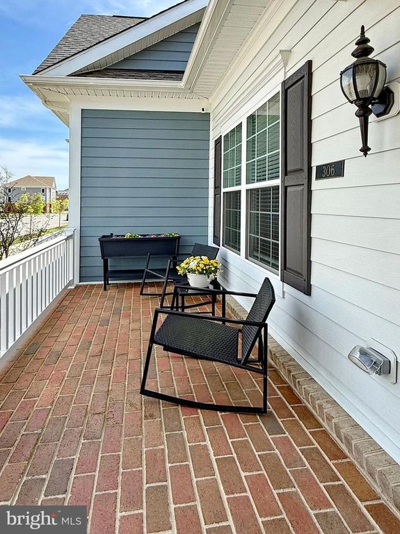 Image 3 of property listing at 306 BUCKEYE CIR, La Plata, MD 20646