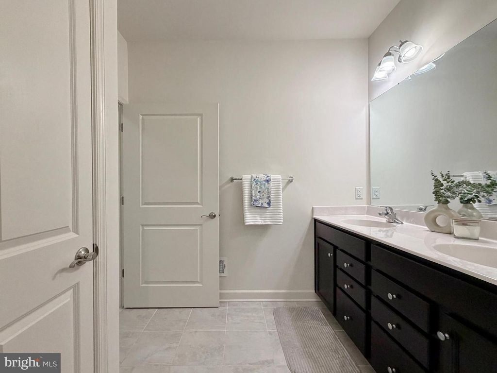 Image 34 of property listing at 306 BUCKEYE CIR, La Plata, MD 20646